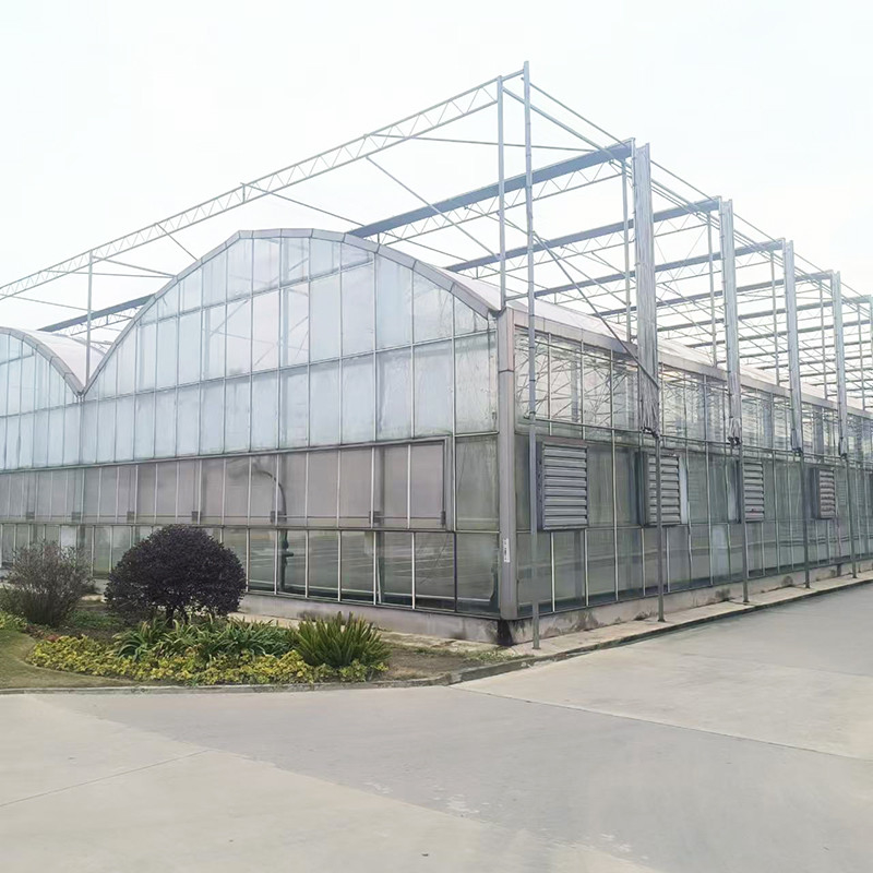 Endüstriyel Tarım Lüks Venlo Tempered Glass House Stabil Yapısı ve Isıtma Sistemi Olan Otlu Sera